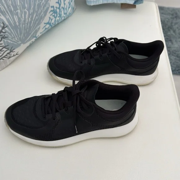 Lululemon Strongfeel training shoe - Picture 2 of 12